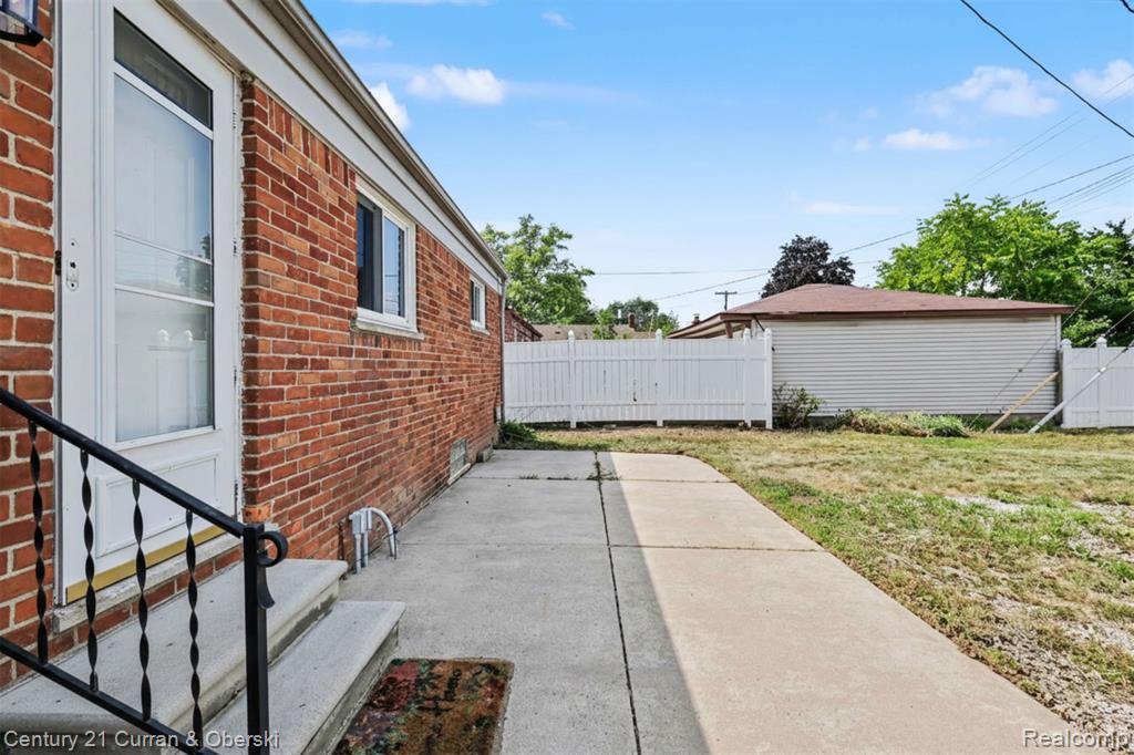 main property photo 31