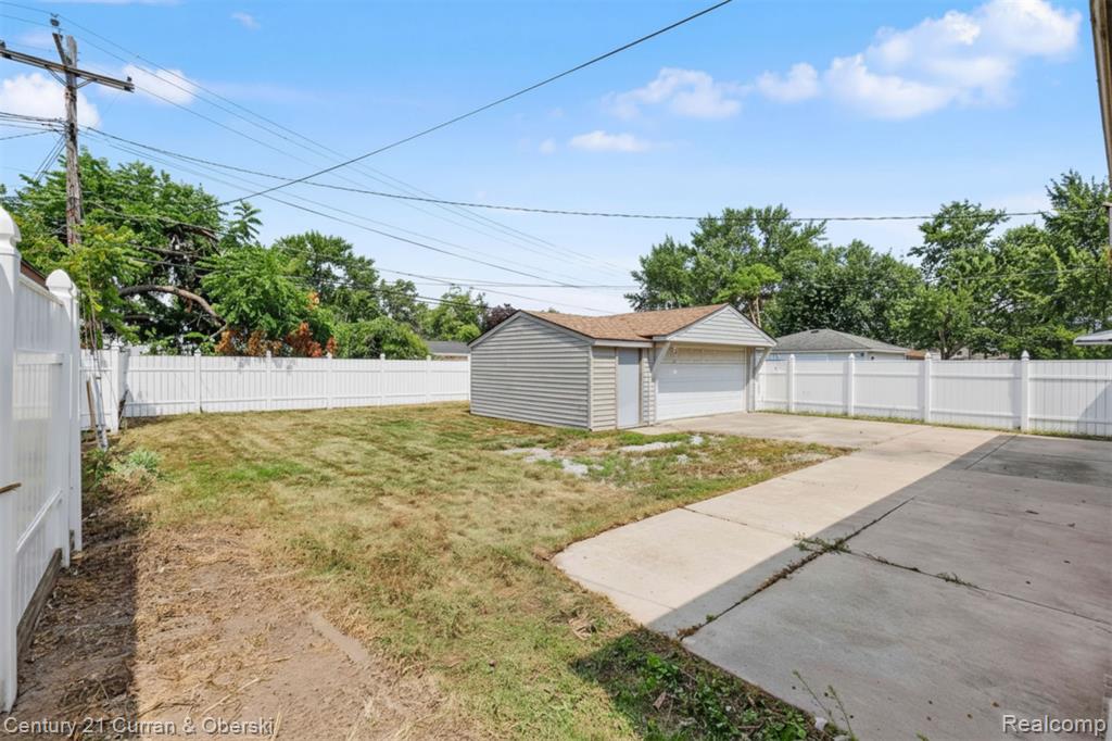 main property photo 32