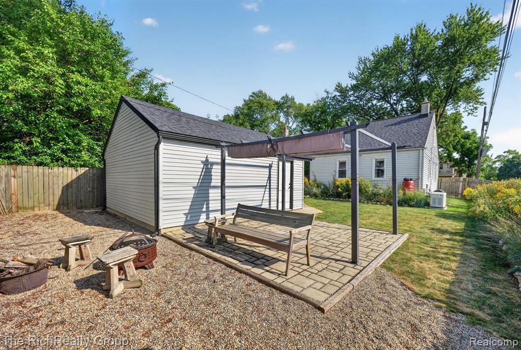 main property photo 18