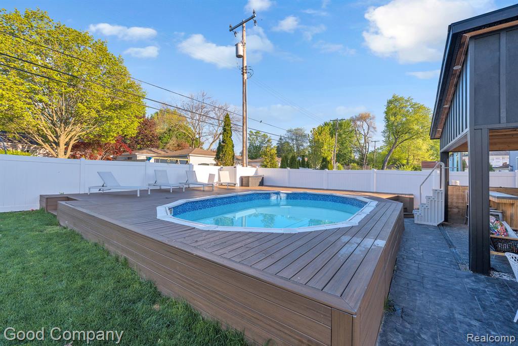 main property photo 47
