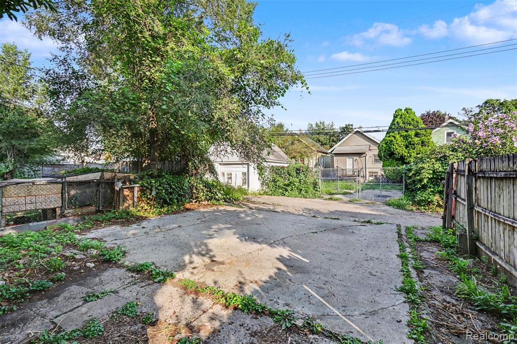main property photo 22
