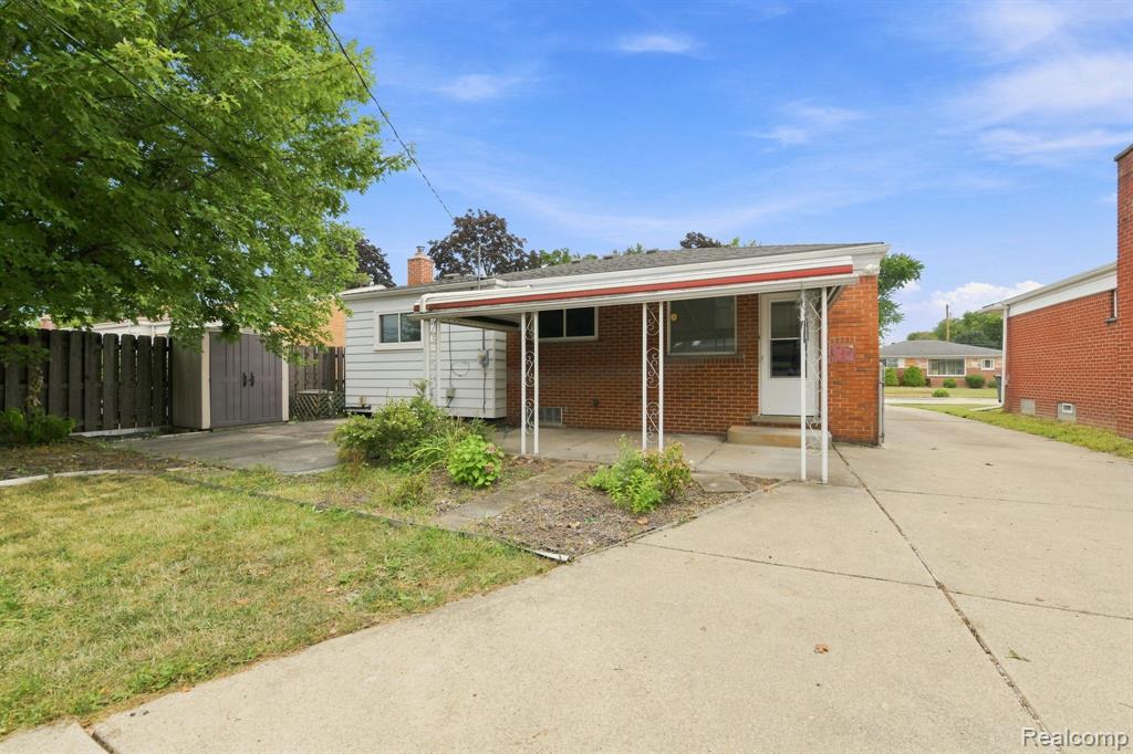 main property photo 23