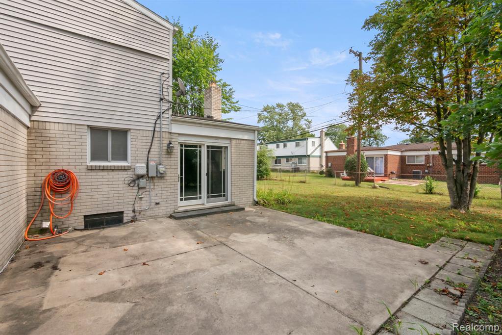 main property photo 40