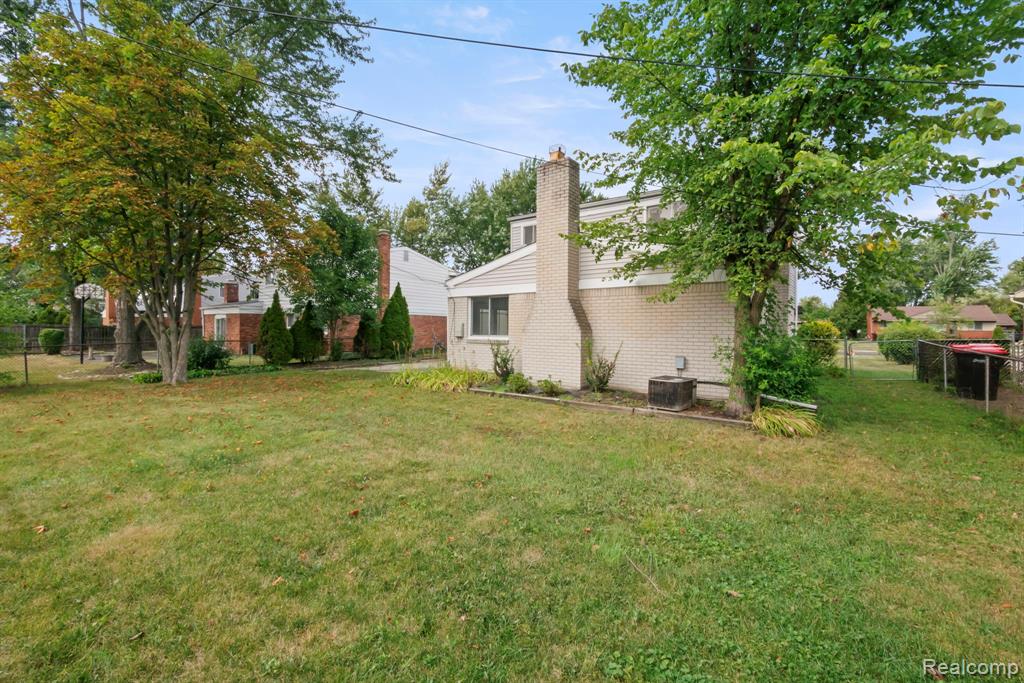 main property photo 43