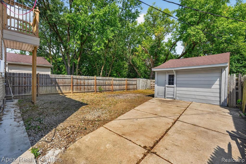 main property photo 37
