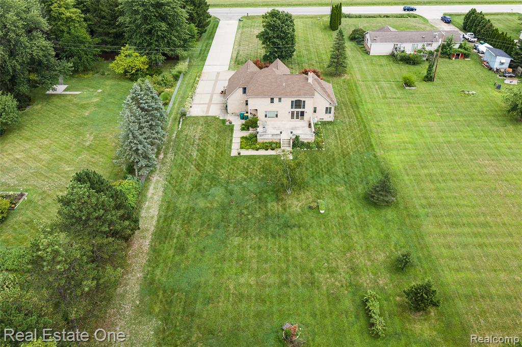 main property photo 10