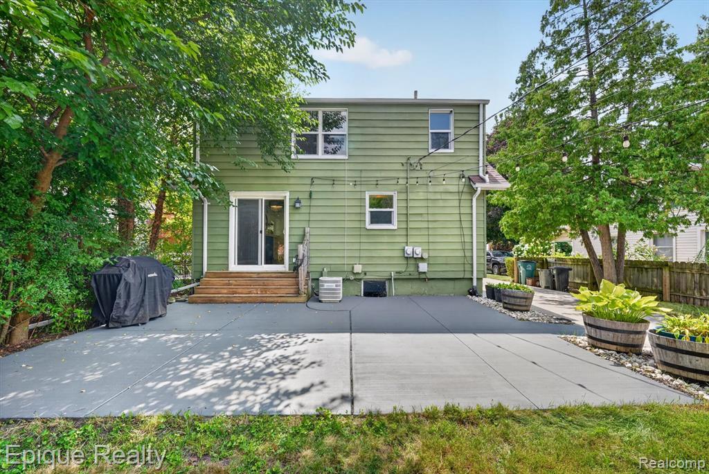 main property photo 18
