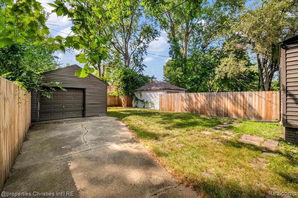 main property photo 29