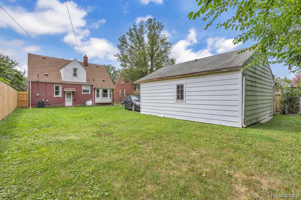 main property photo 16