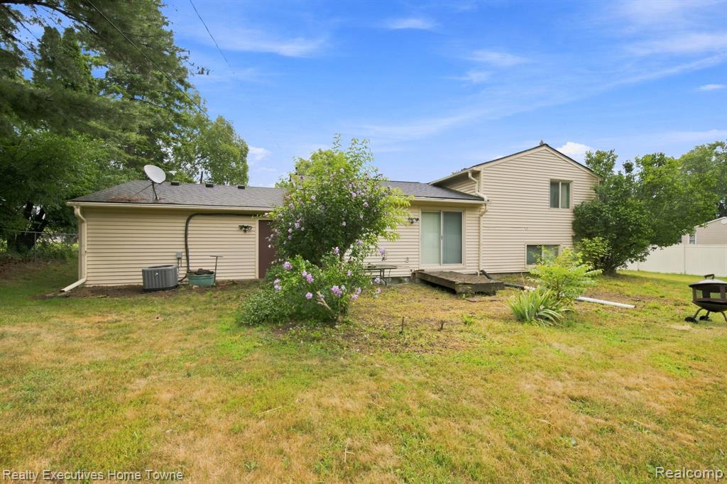 main property photo 28
