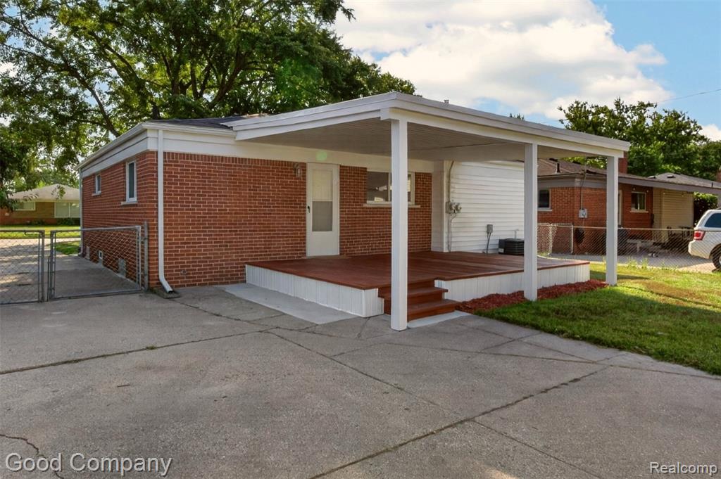 main property photo 17