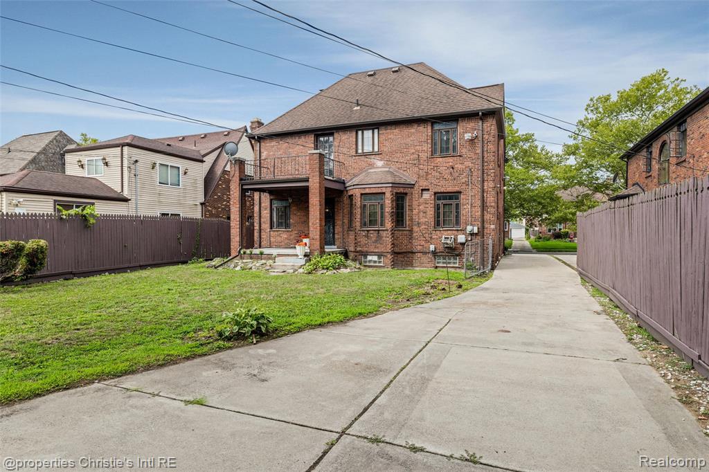 main property photo 34
