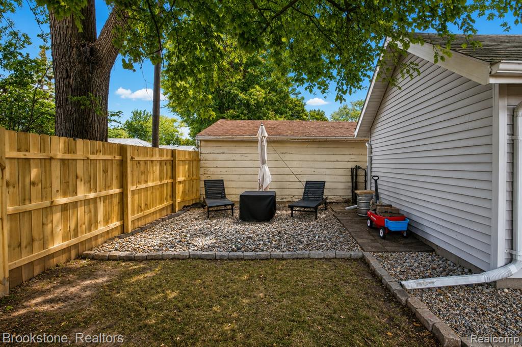 main property photo 34