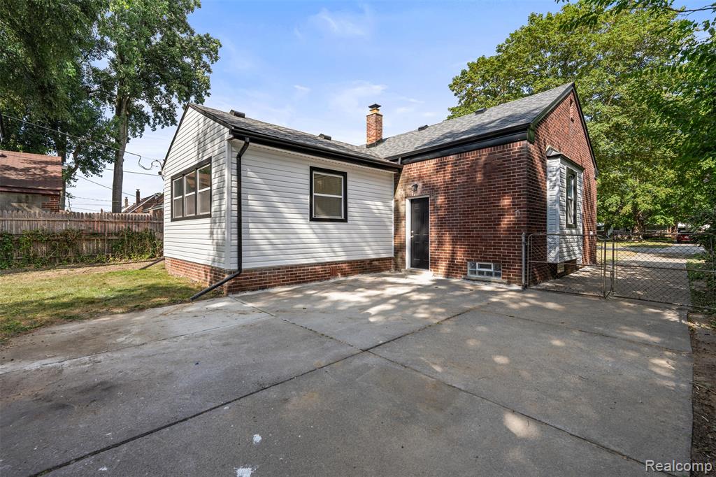 main property photo 37