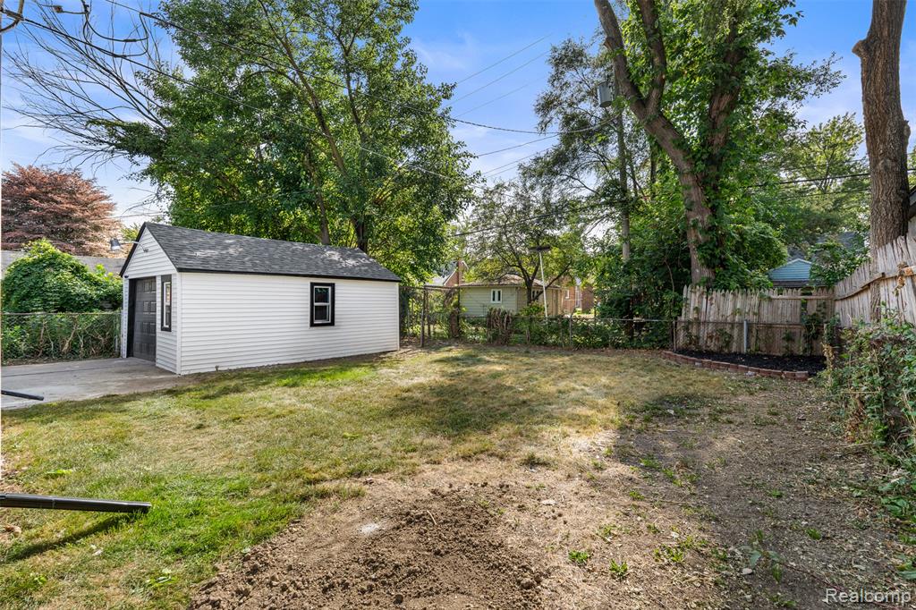 main property photo 40