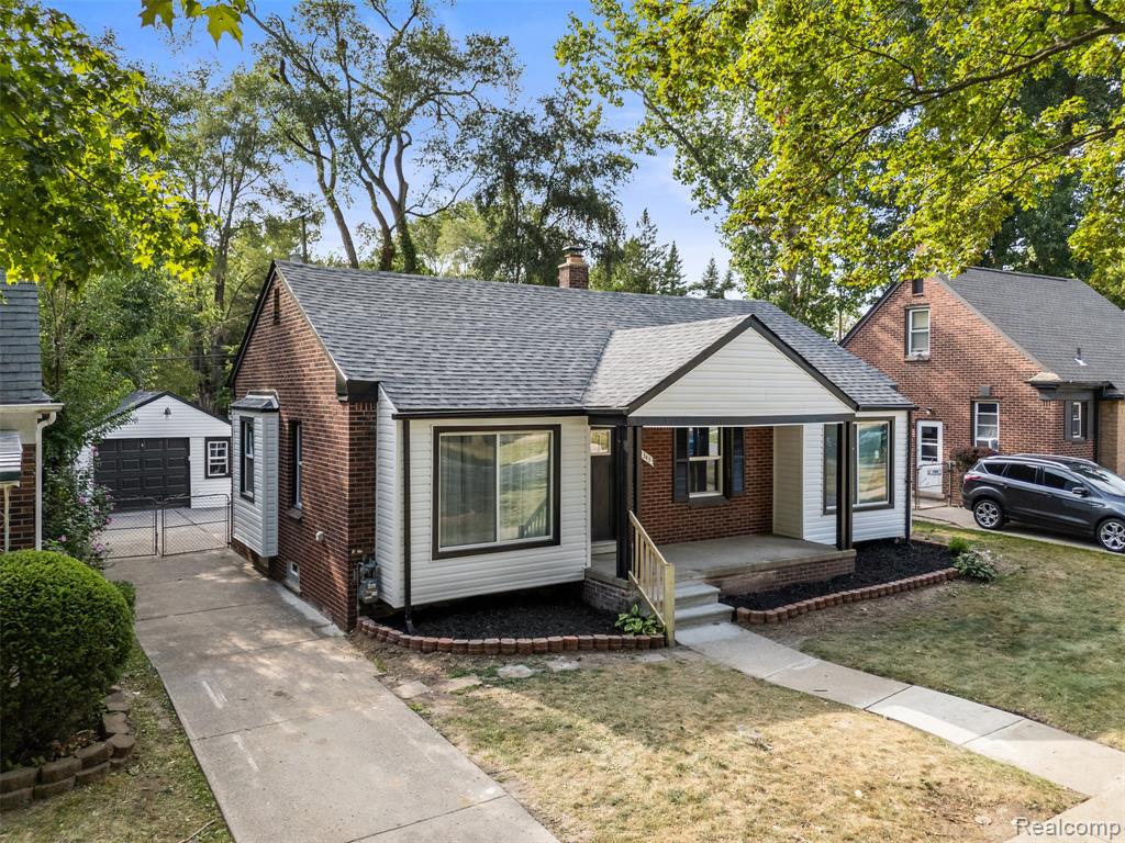 main property photo 41
