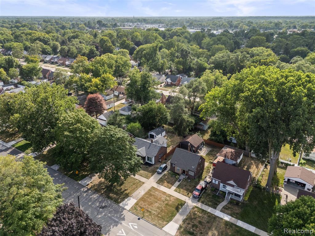 main property photo 45