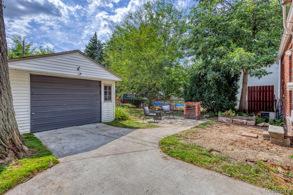 main property photo 18