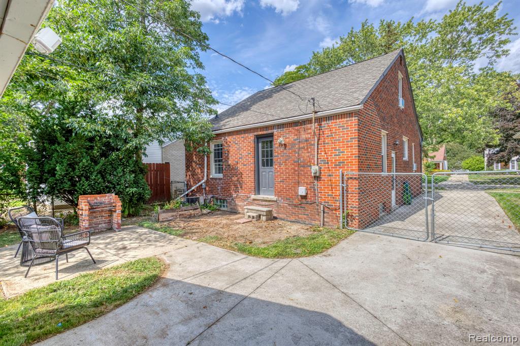 main property photo 19