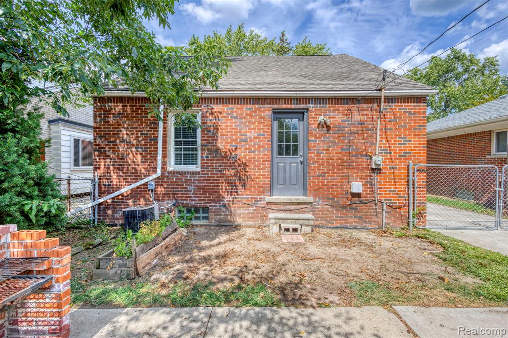 main property photo 20