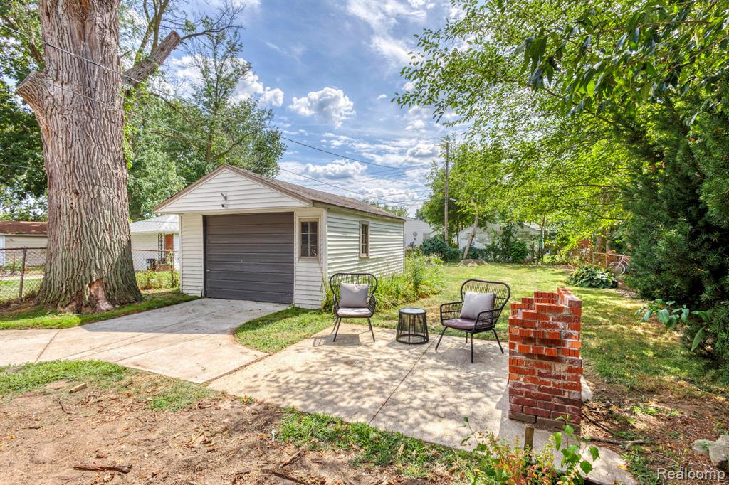 main property photo 21