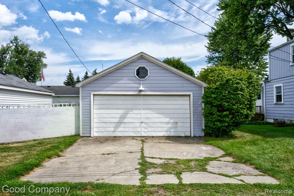 main property photo 35