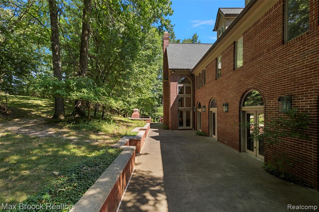 main property photo 30