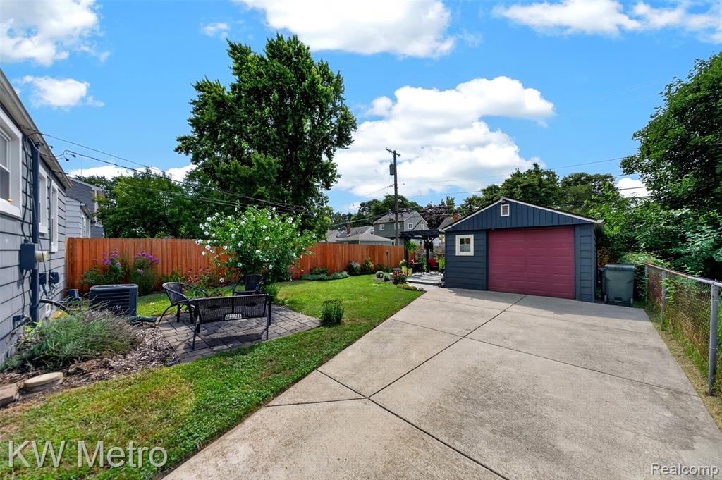 main property photo 12