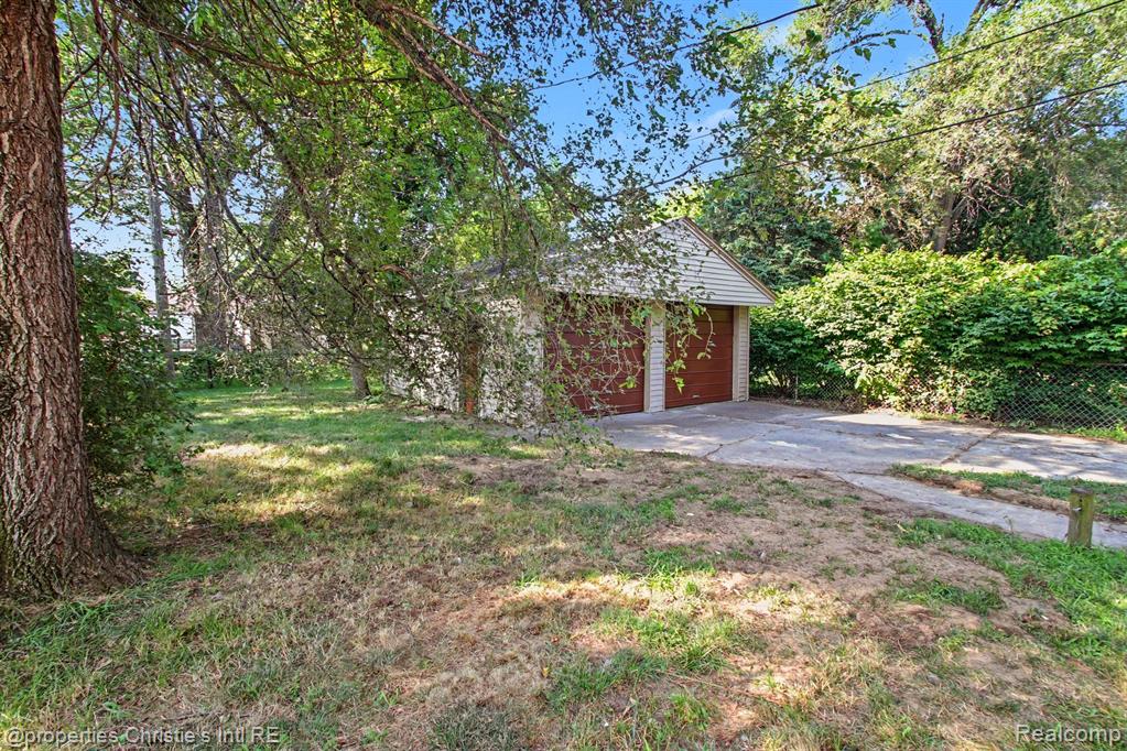 main property photo 13