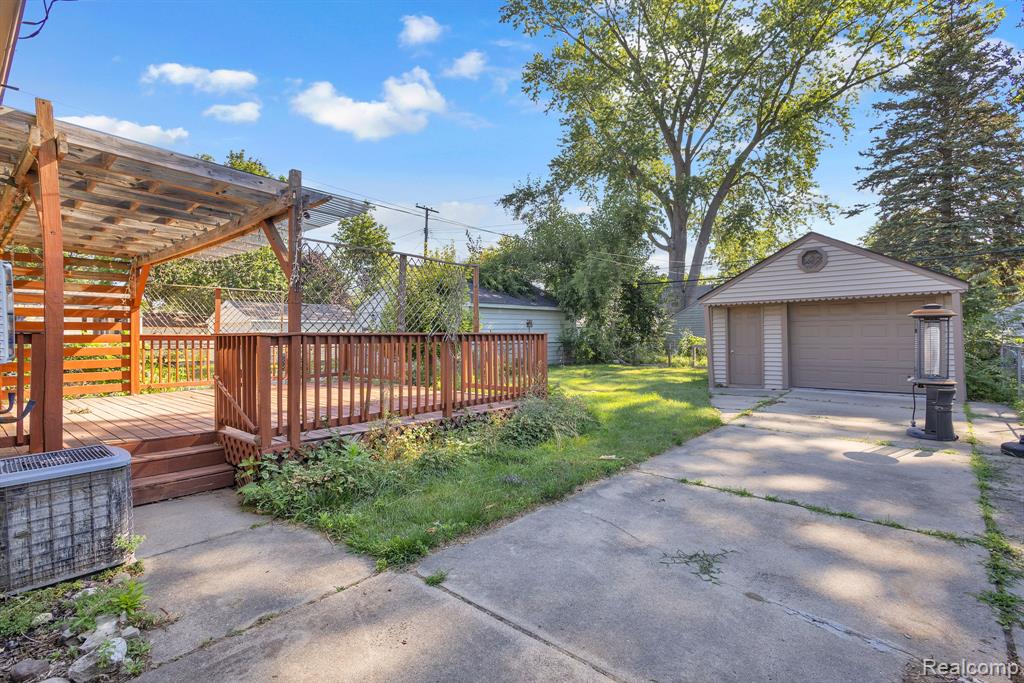 main property photo 32
