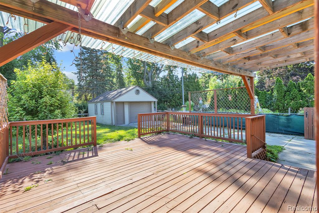 main property photo 37