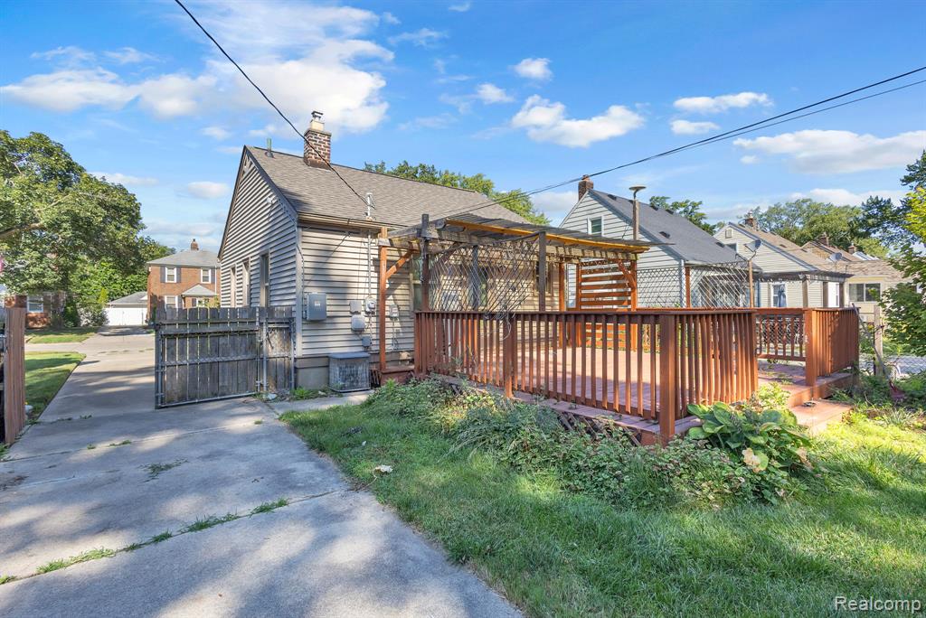main property photo 40