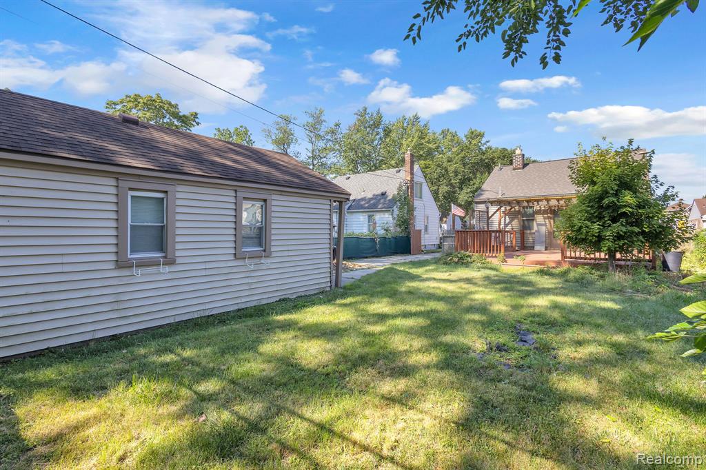 main property photo 45