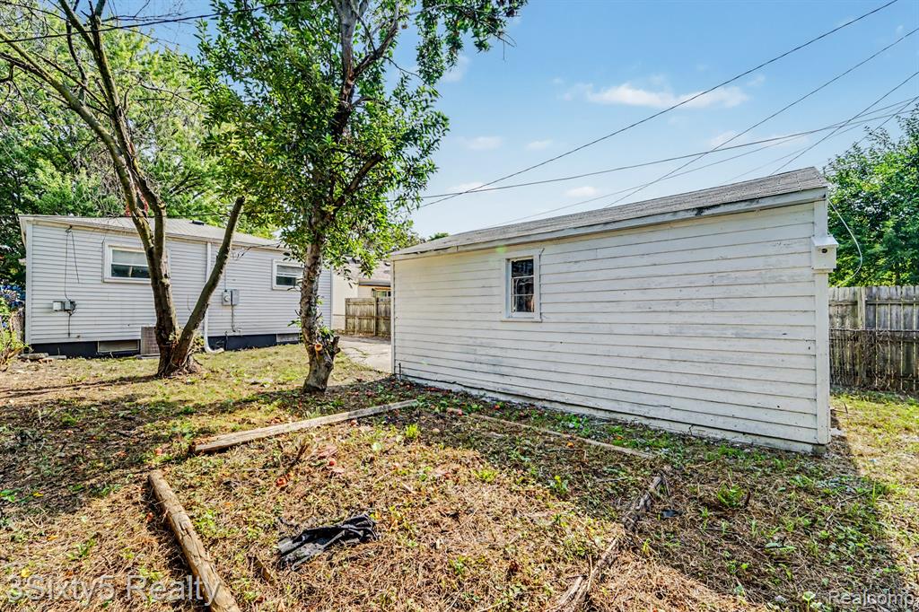 main property photo 29