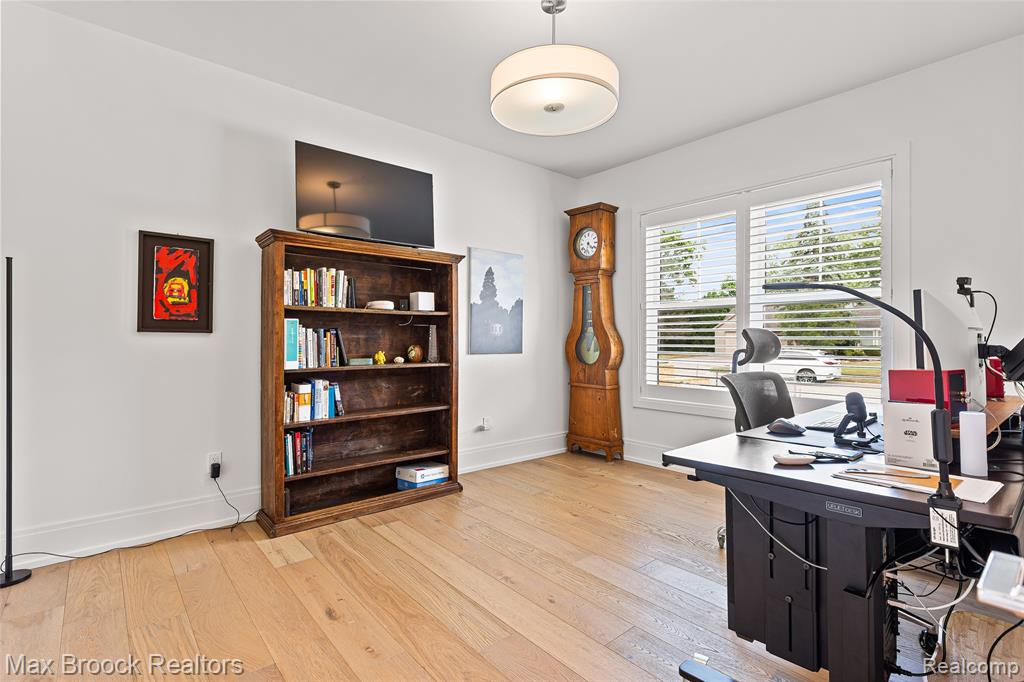 main property photo 14