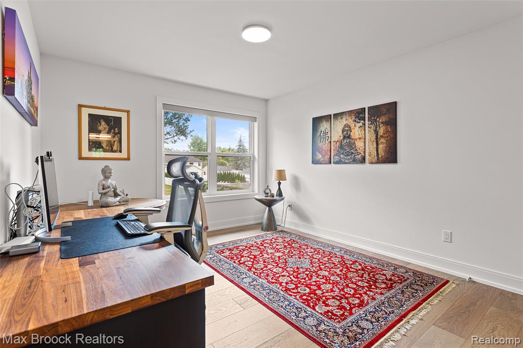 main property photo 25