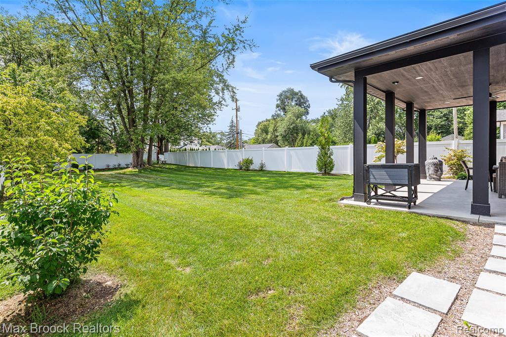 main property photo 35