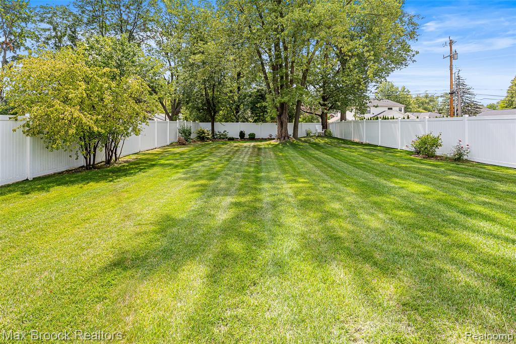 main property photo 36