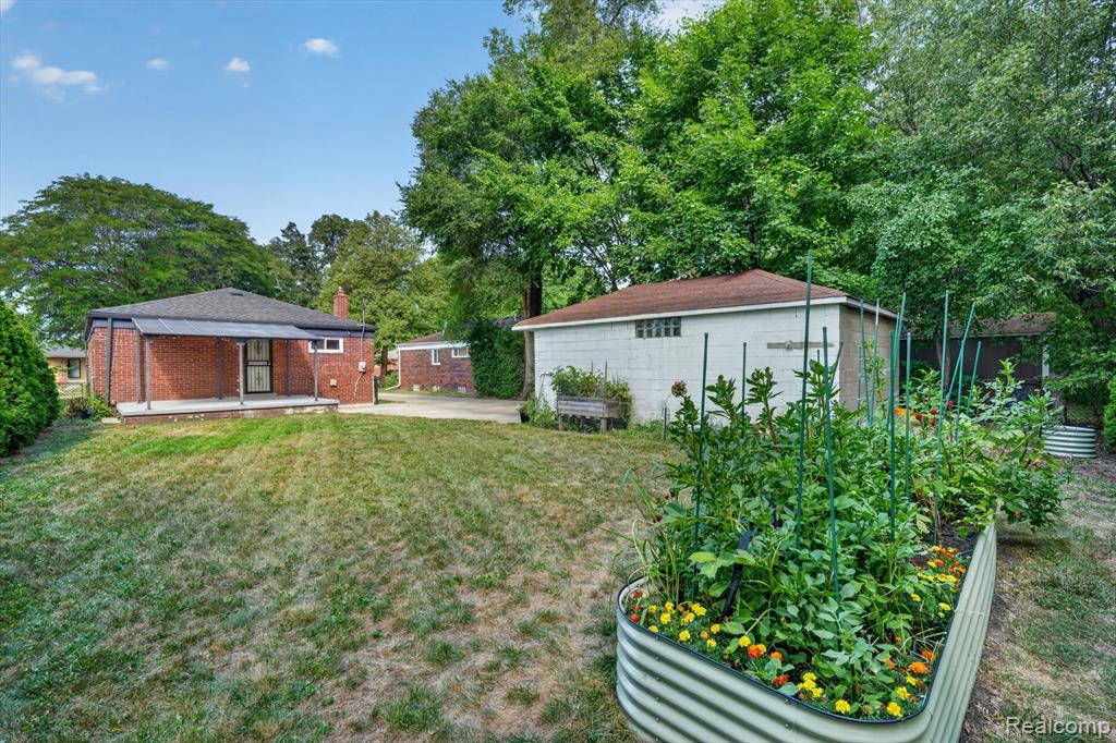 main property photo 41