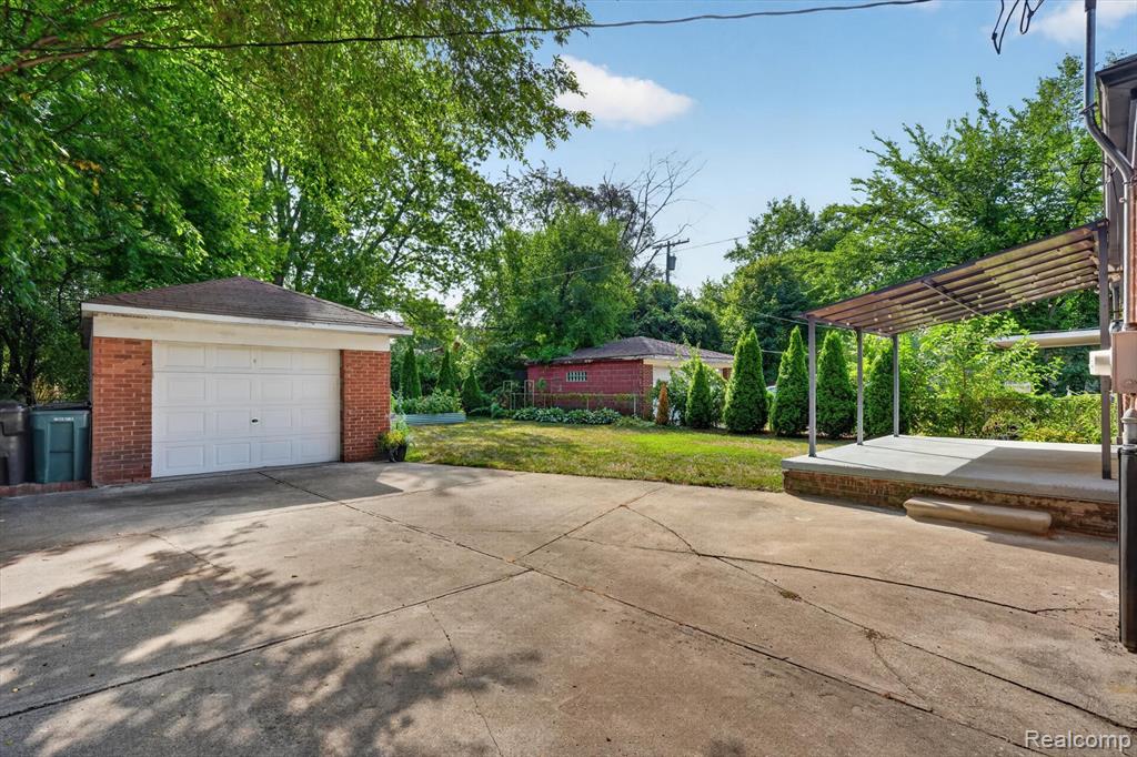main property photo 43