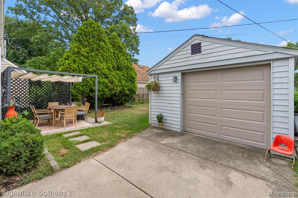 main property photo 16
