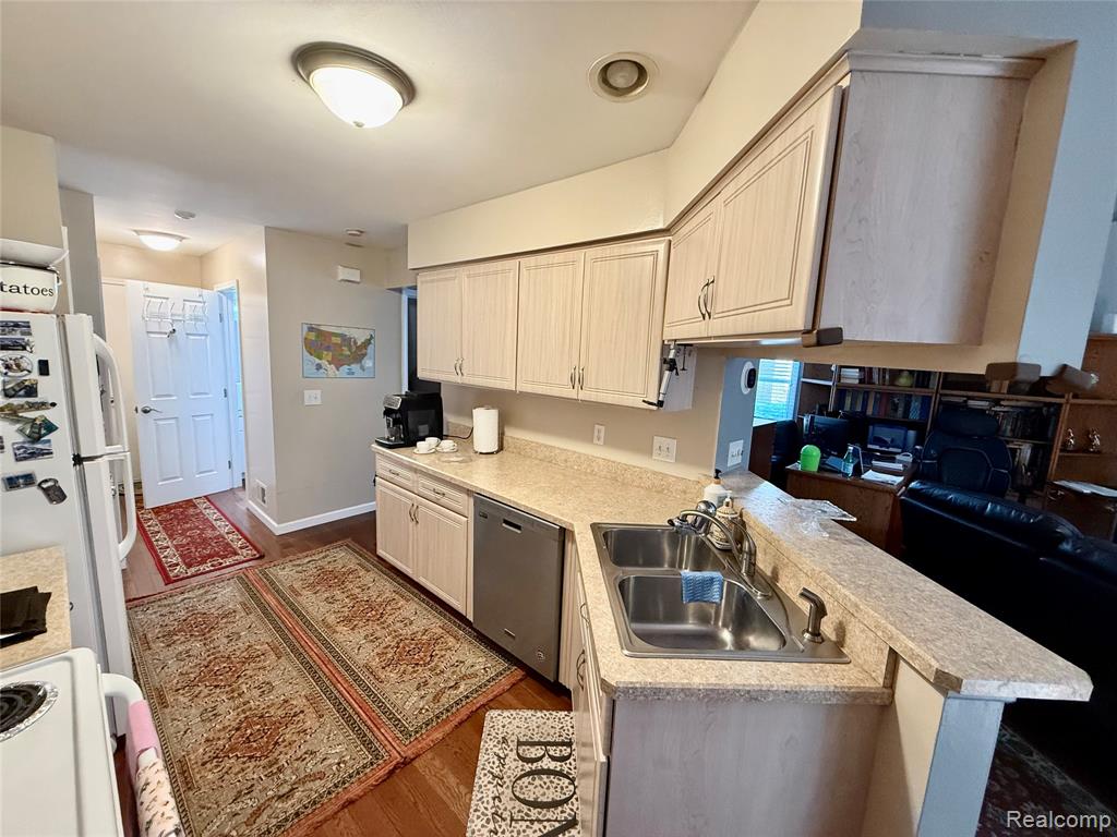 main property photo 15