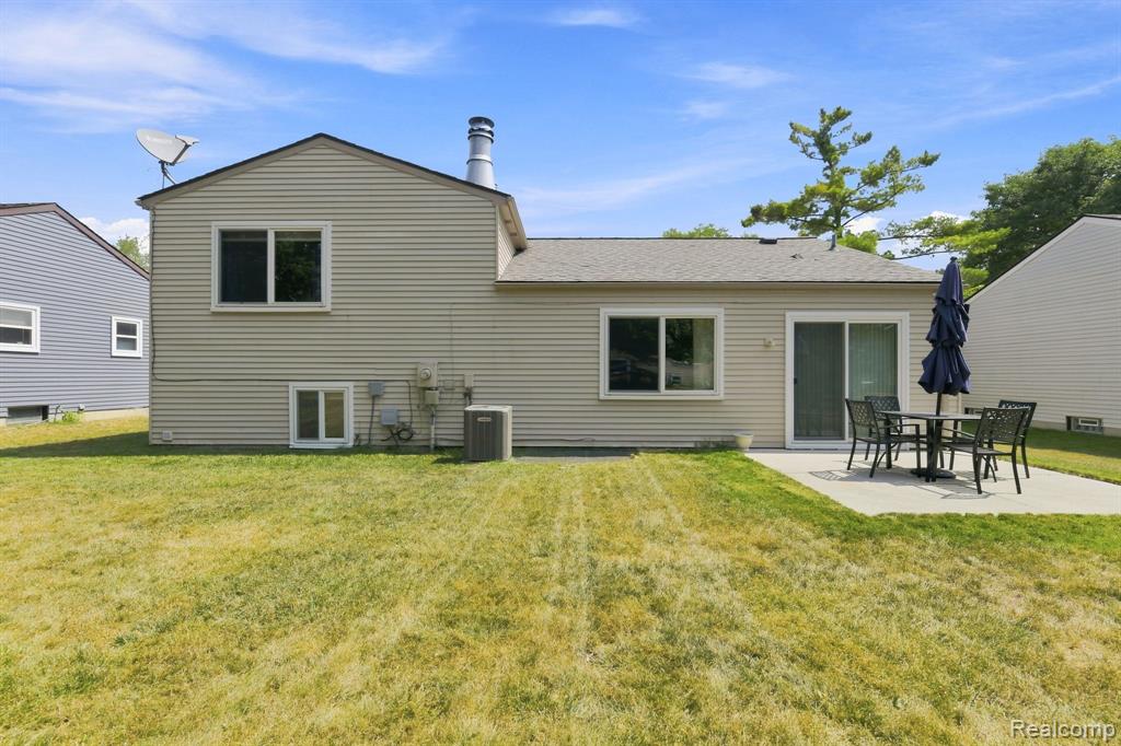 main property photo 28