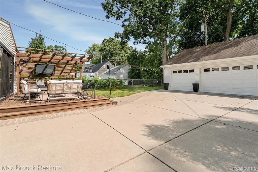 main property photo 46