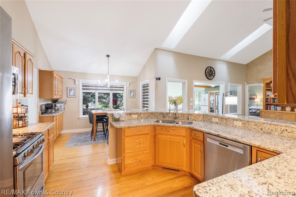 main property photo 10