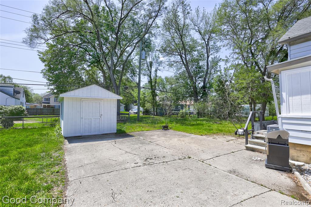 main property photo 28