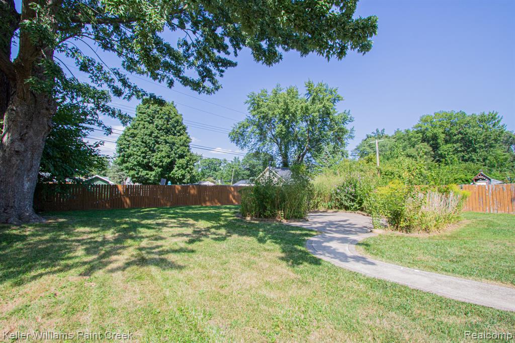 main property photo 40