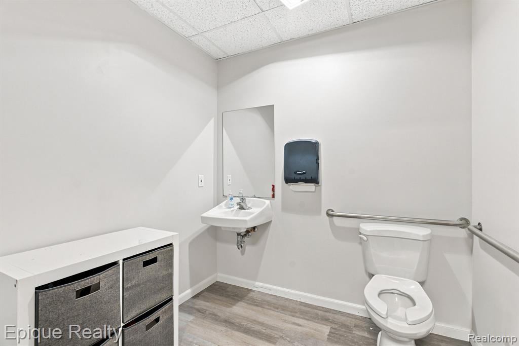 main property photo 30