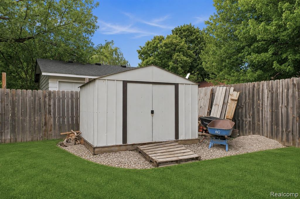 main property photo 40