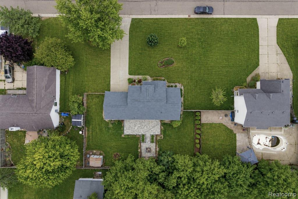 main property photo 41